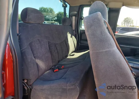 2001 Chevrolet Silverado K1500 z USA, uszkodzony, nr VIN 2GCEK19T311378032